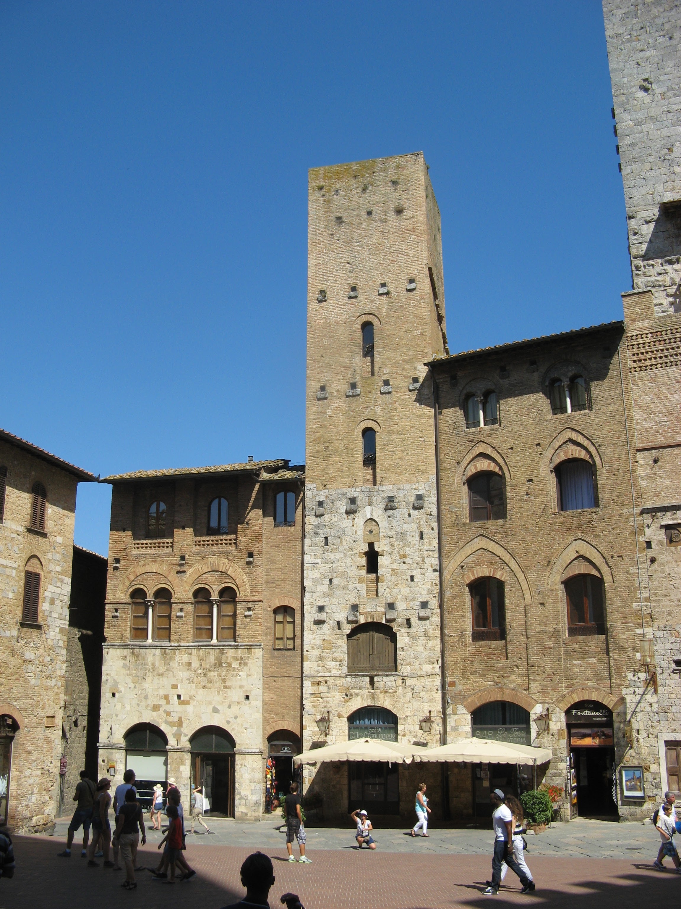 Las Casas Torre. Fortalezas Urbanas del Medioevo.