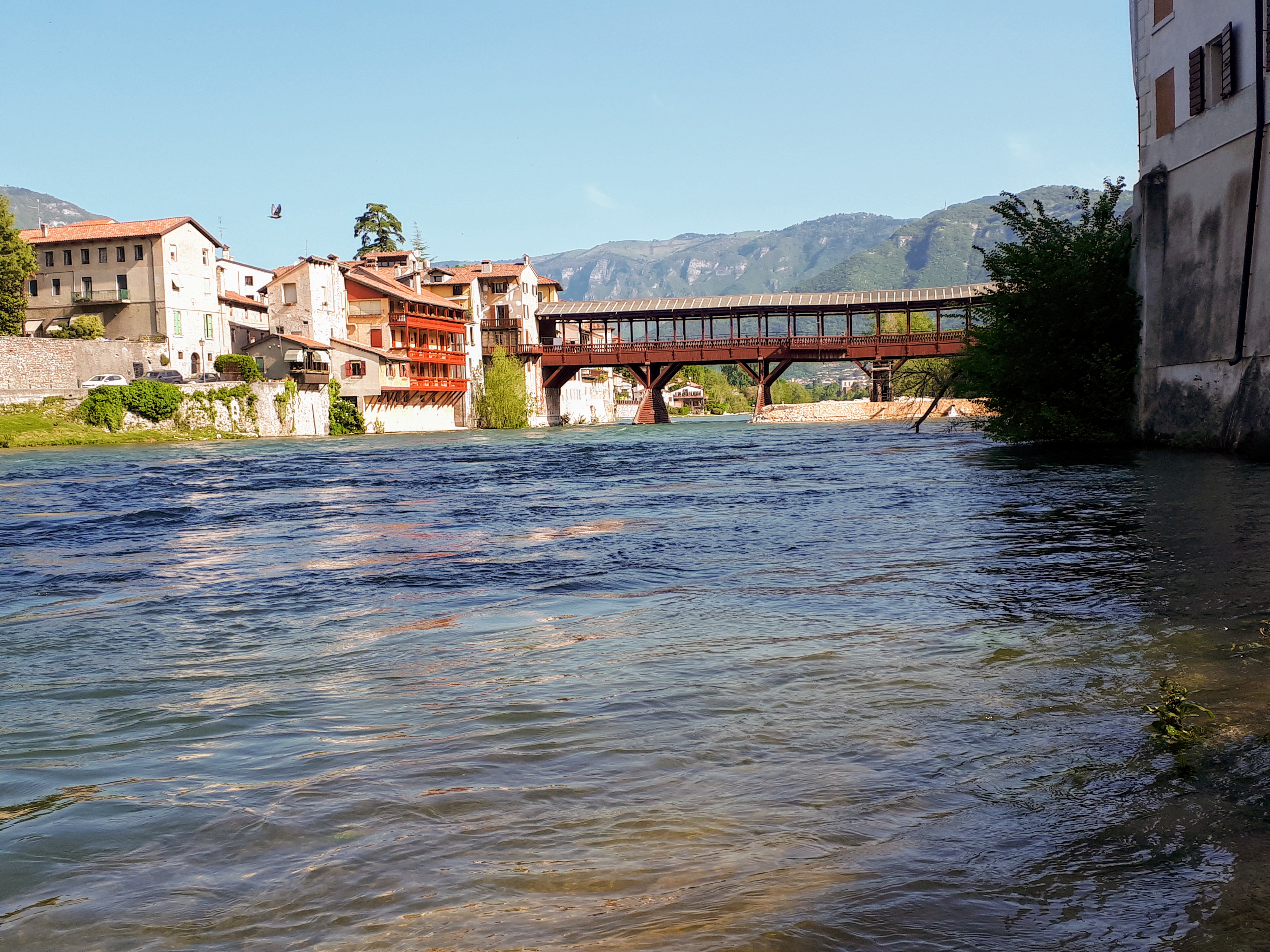 Las líneas del agua. Bassano del Grappa, Italia.