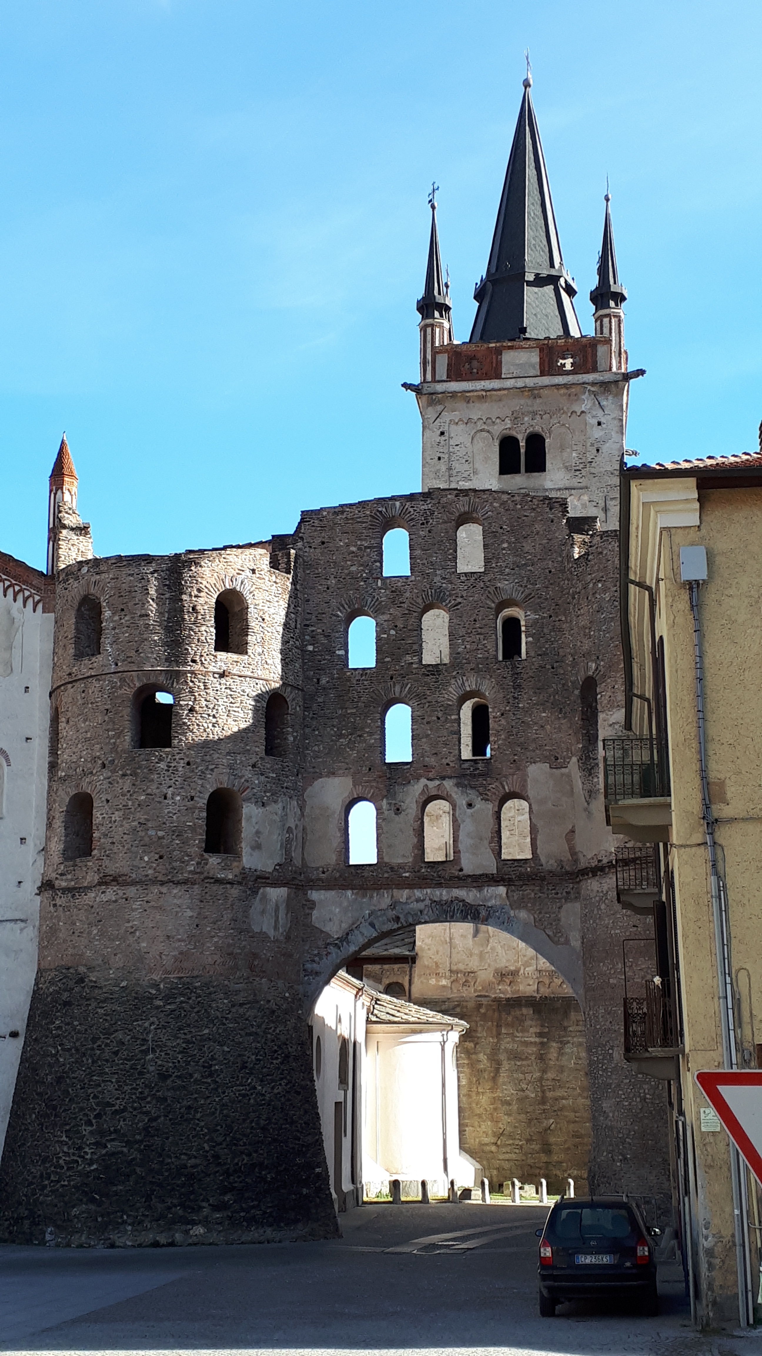 La puerta Romana de Susa, Piamonte, Italia.