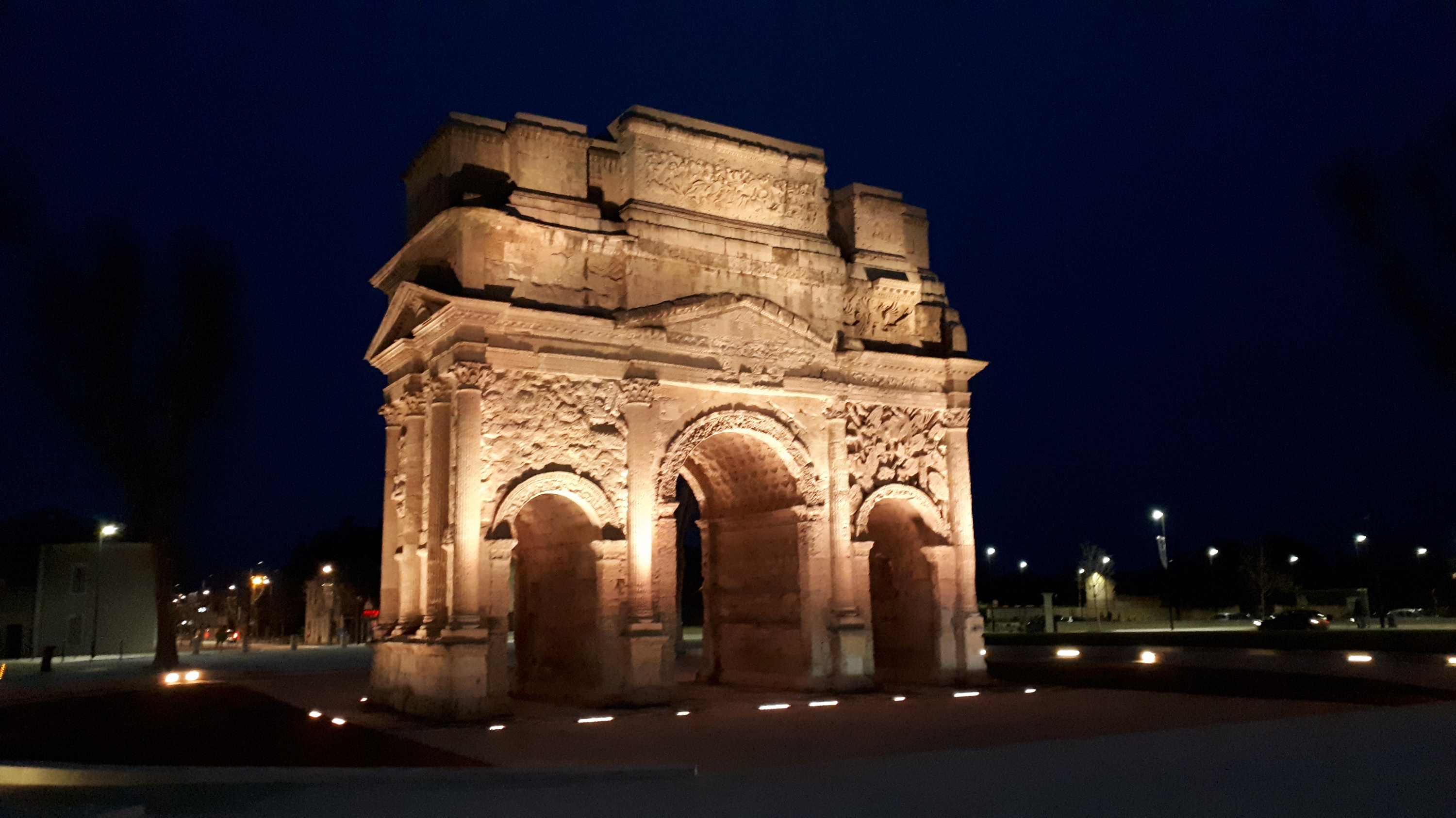 Orange, Francia. El arco y el teatro Romano.