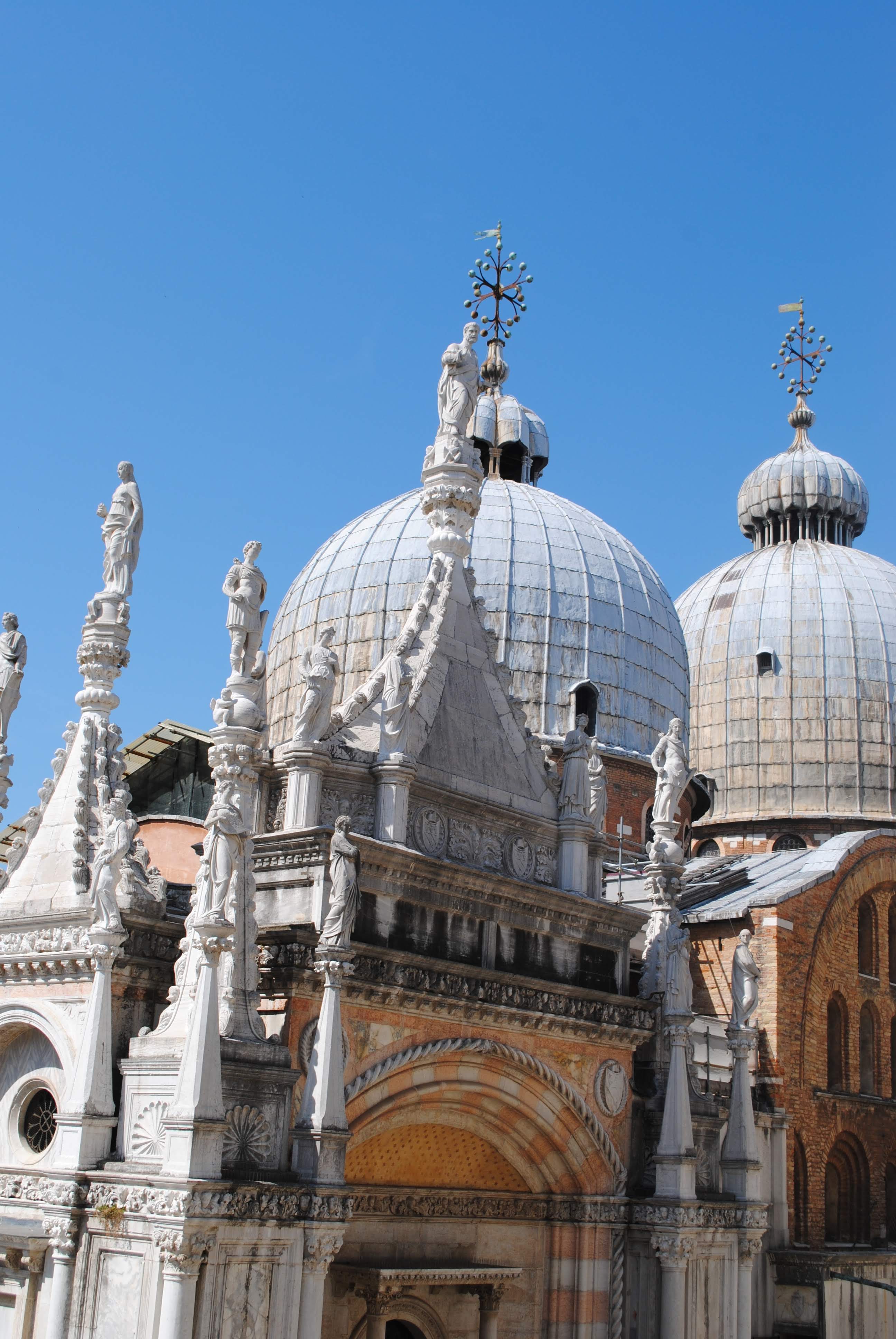 Video: Las Cupulas de la Basilica de San Marco. Venecia.