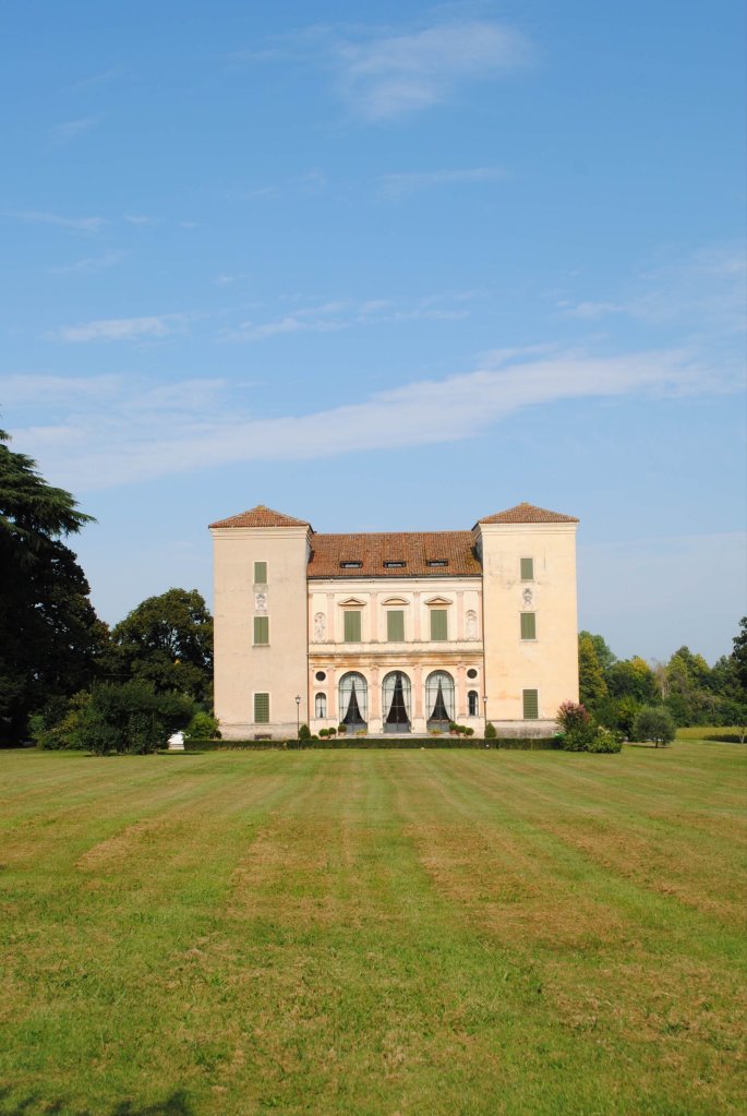 Para visitar la villa y activar en navegador de google maps  toca la foto