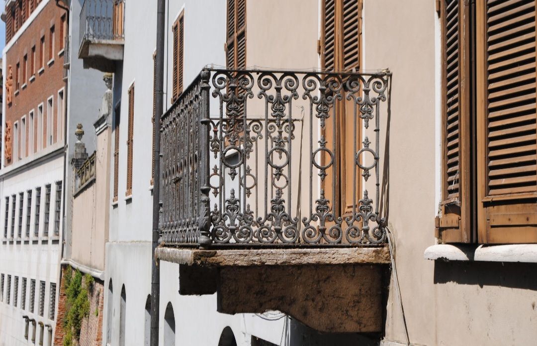 Detalles de Mantova: un balcón.