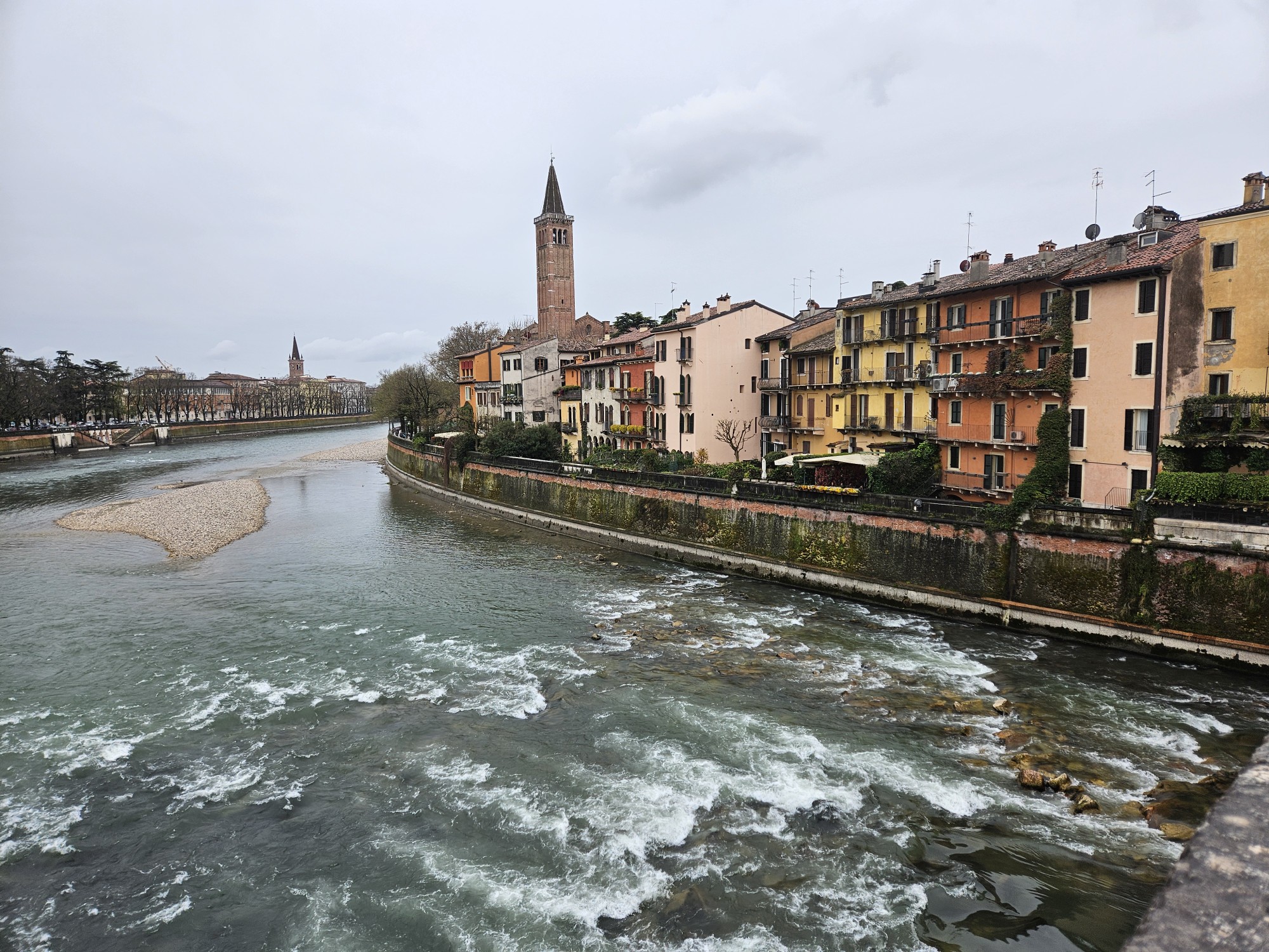 Detalles de Verona: el Adige.