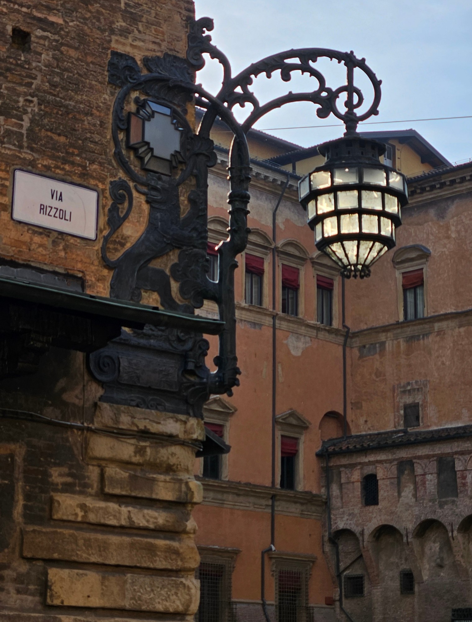 Detalles de Bologna, Una Lampara.