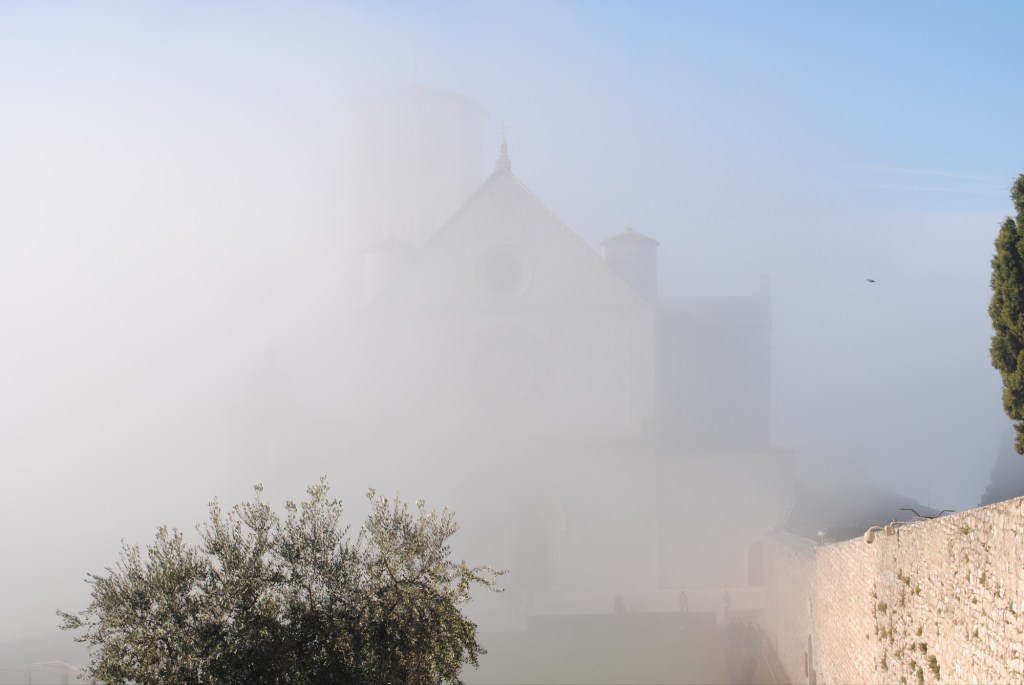 Assisi en la niebla…