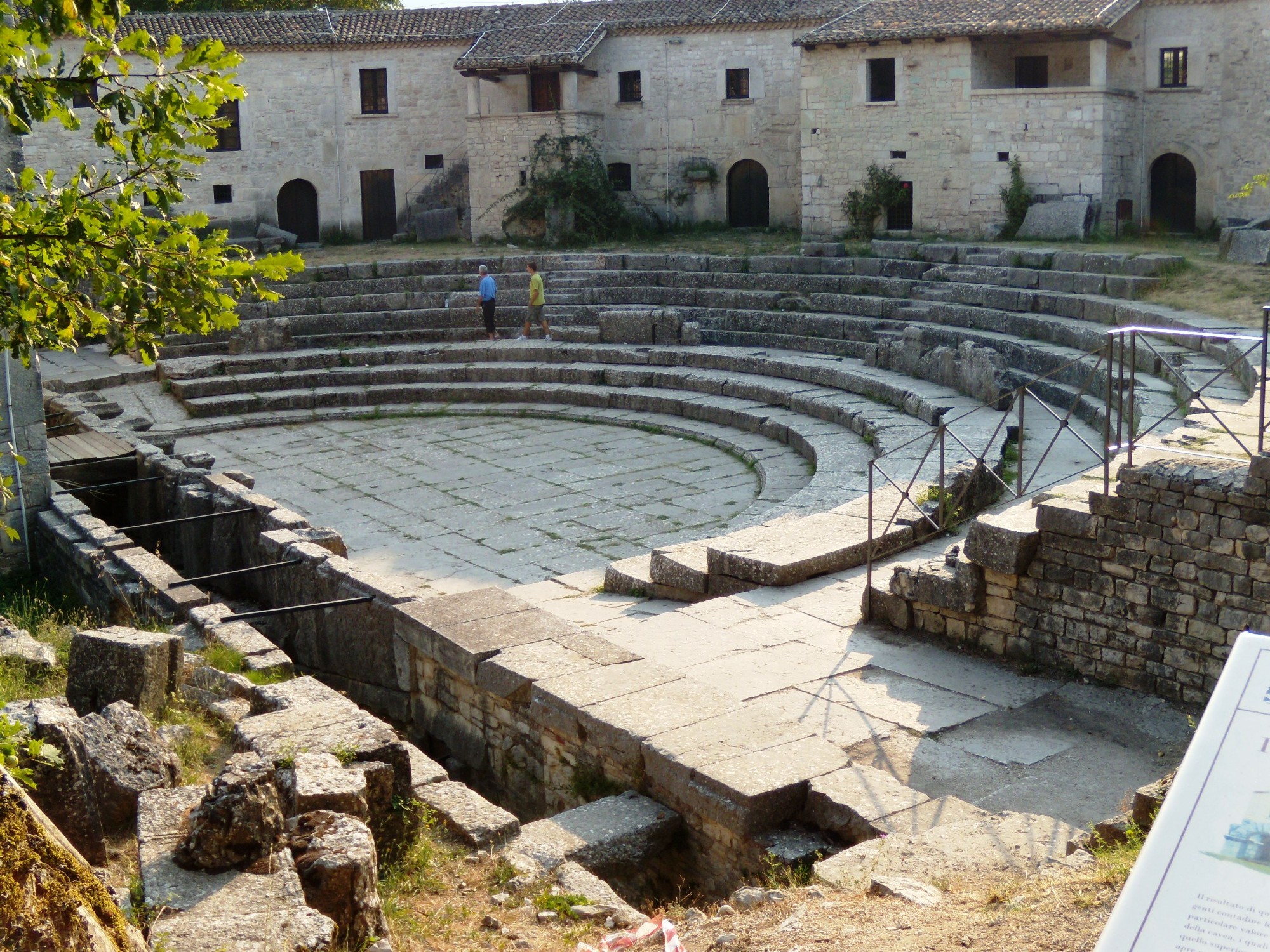 Descubren una domus imperial con sistema hidráulico y un tesorillo bizantino e Saepinum.