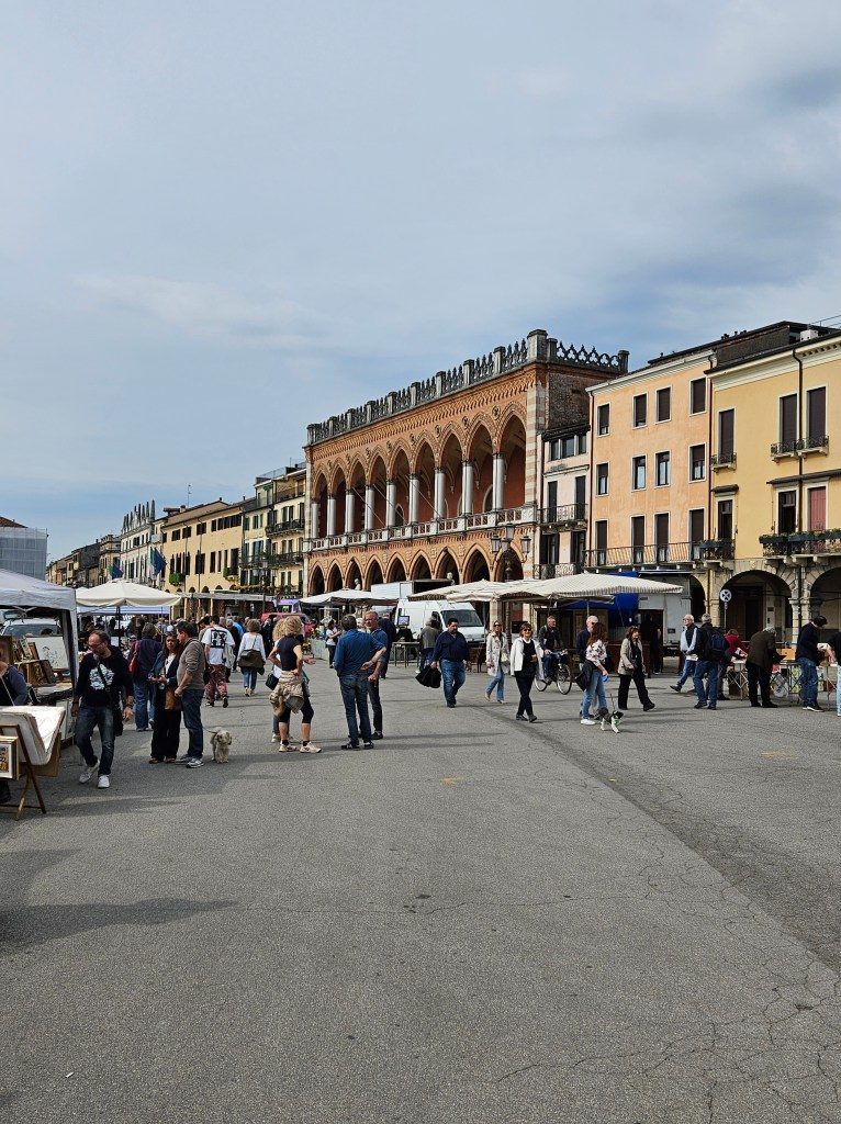 Al Mercatino del Prato della valle.&nbsp;Padova.