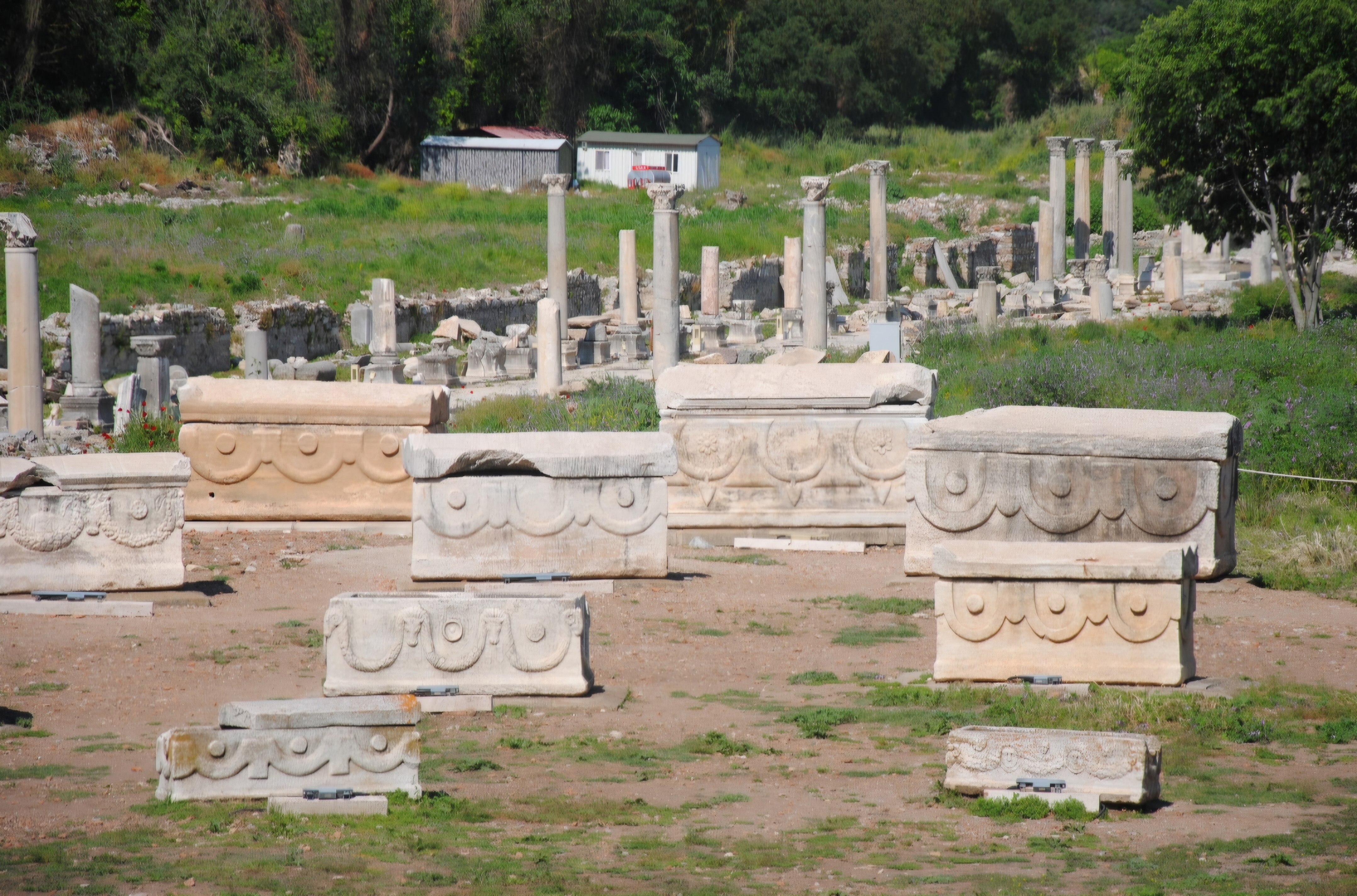 Sarcófagos romanos junto a la Vía Arcadiana. Éfeso, Turquía.