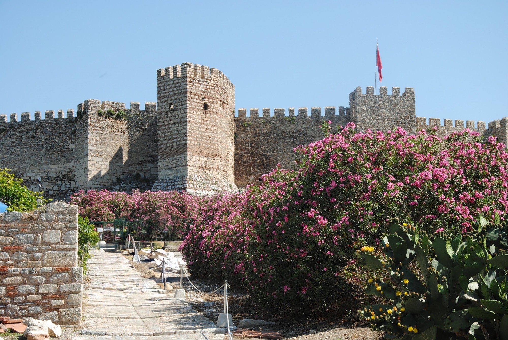 La fortaleza de Selçuk: el castillo que vigila el sepulcro de San Juan Apostol.